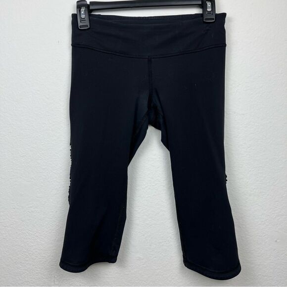 lululemon athletica Black Capri Leggings with Ruffle Detailing on Legs- Size 6 - Picture 2 of 5